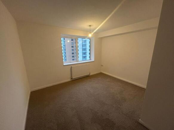 2 bed Flat to rent Image 4