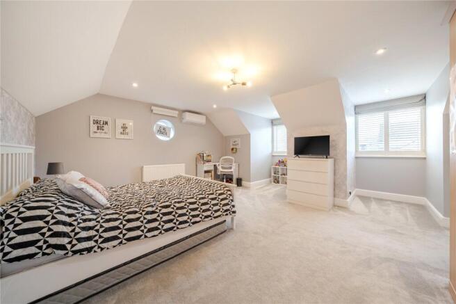 4 bed Detached for sale Image 10