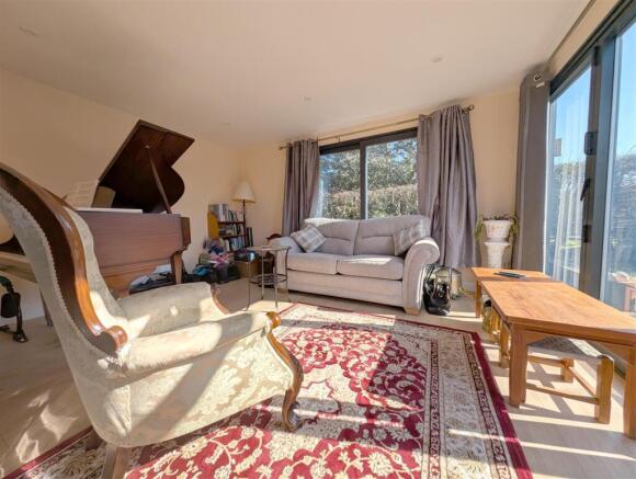 3 bed Semi-Detached for sale Image 6