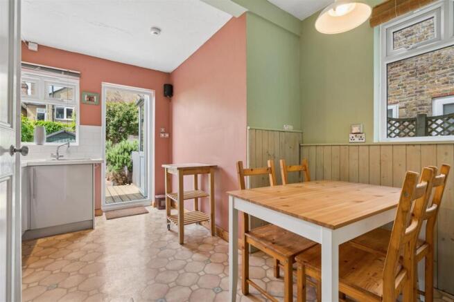 Boundary Road, Colliers Wood photo 4
