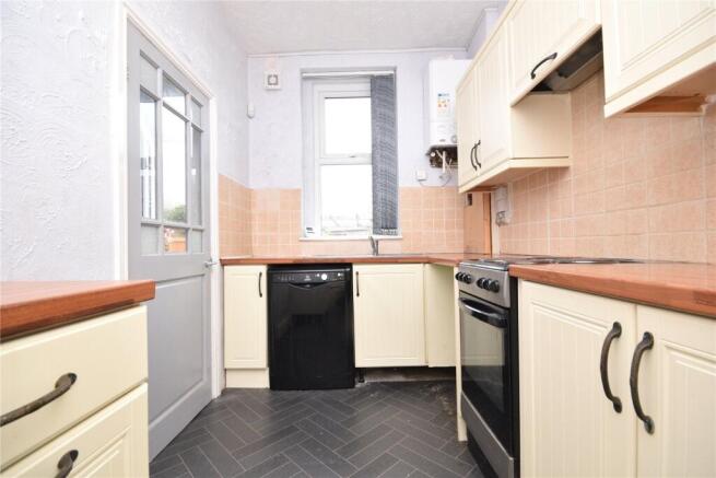 2 bed Terraced to rent Image 3