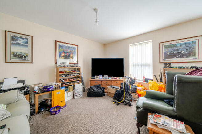 1530896-4-1a1409c...