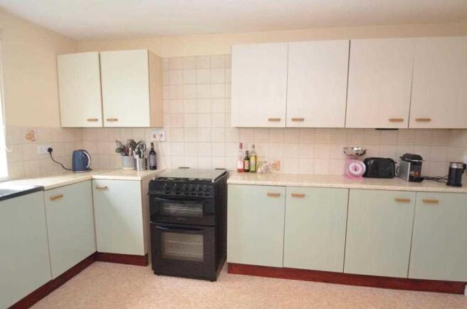 KITCHEN/DINING ROOM