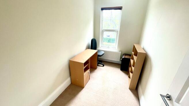 4 bed Semi-Detached to rent Image 8