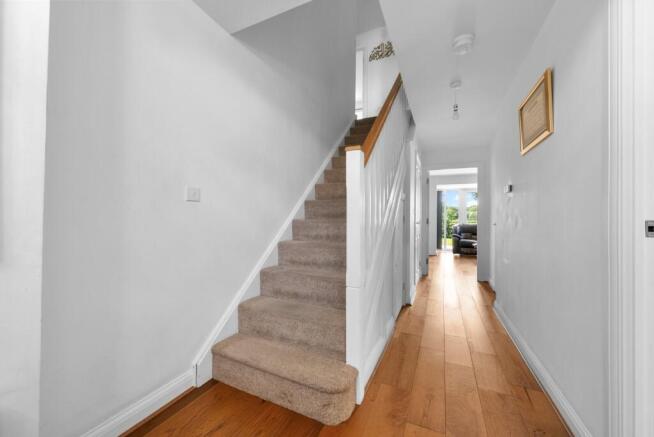 4 bed Detached for sale Image 5