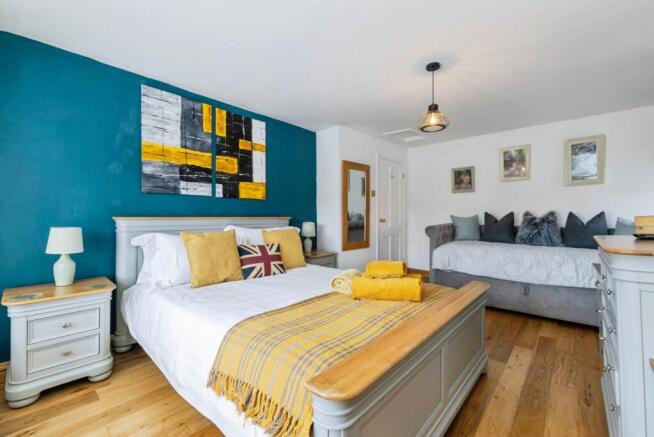 3 bed Semi-Detached for sale Image 11