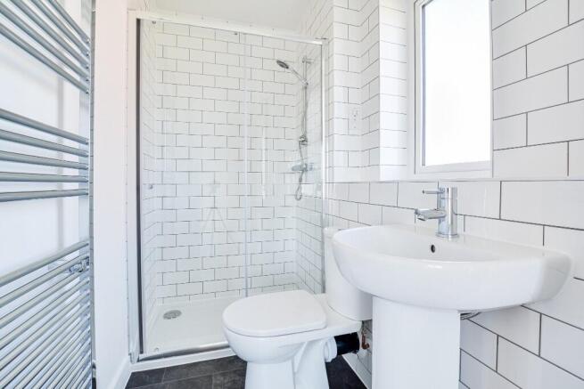 4 bed Link Detached House to rent Image 5
