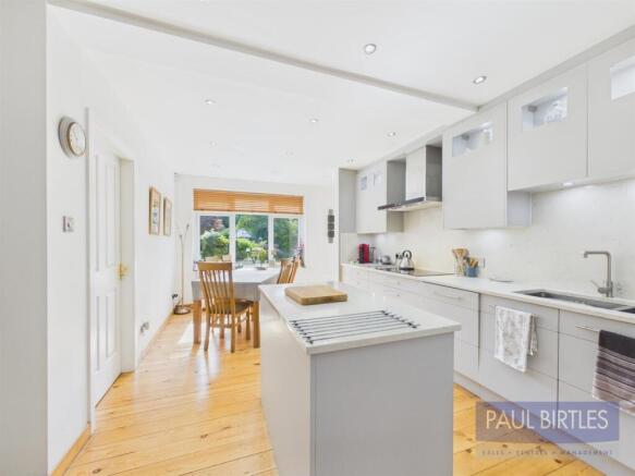 CAM04378G0-PR0405-STILL025.jpg