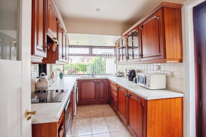 3 bed Semi-Detached for sale Image 9