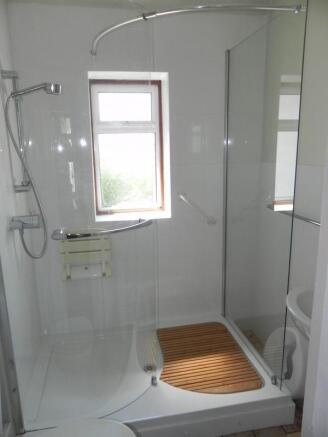 https://s3-eu-west-1.amazonaws.com/propertylab/allanmorris/property-images/standard/3587_Whitehaven - Shower Room V.JPG