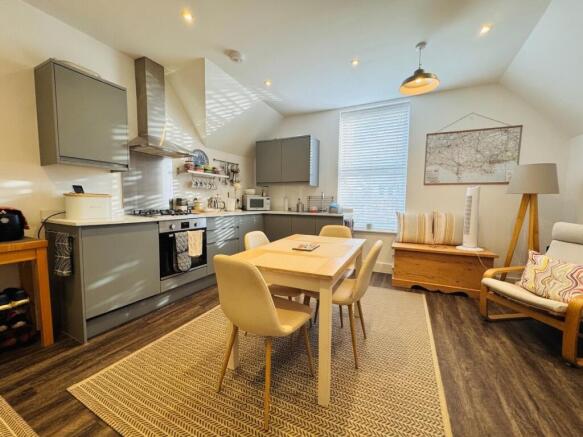Lounge / kitchen