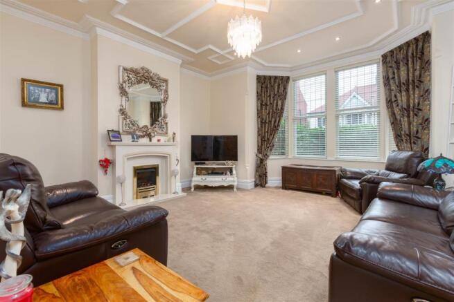 21a Queens Road - Lounge.jpg
