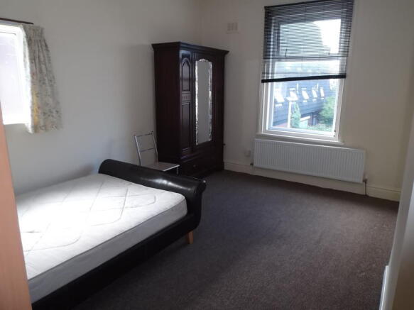 bedroom 1.JPG