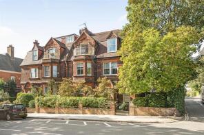 Flat 3, 55, Frognal, London NW3 6YA