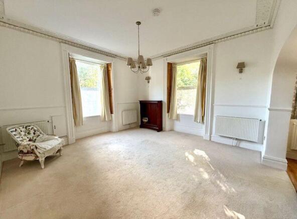6 bed Detached for sale Image 4