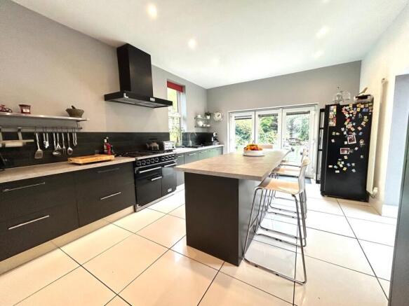 4 bed Detached for sale Image 5