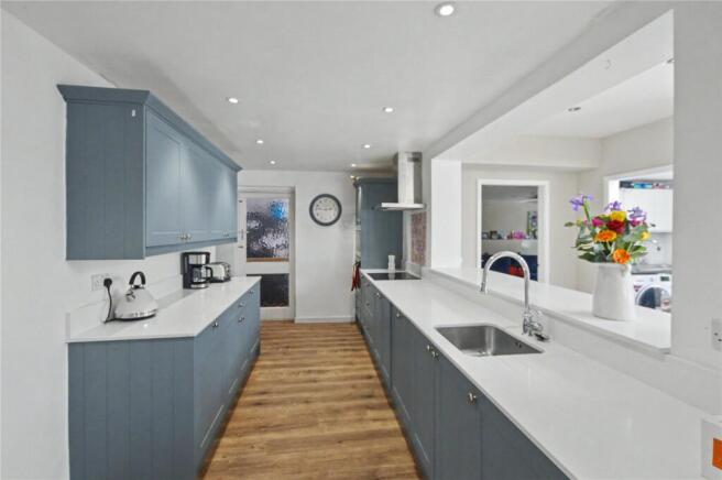 4 bed Detached for sale Image 3