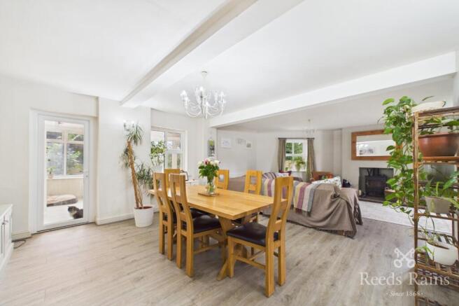 5 bed Semi-Detached for sale Image 6
