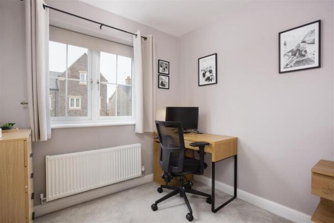 4 bed Semi-Detached for sale Image 12