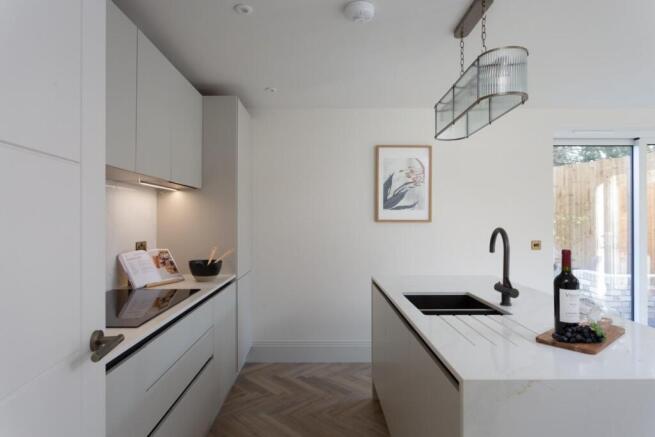 2 bed Apartment for sale Image 6