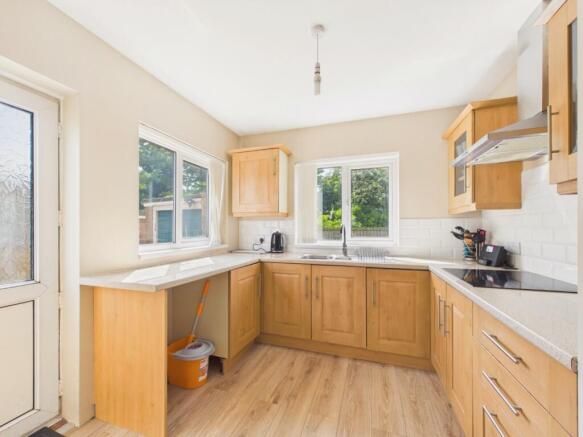 3 bed Semi-Detached for sale Image 6