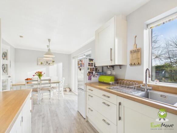 EweMove Estate Agents Basingstoke - Teal Crescent 