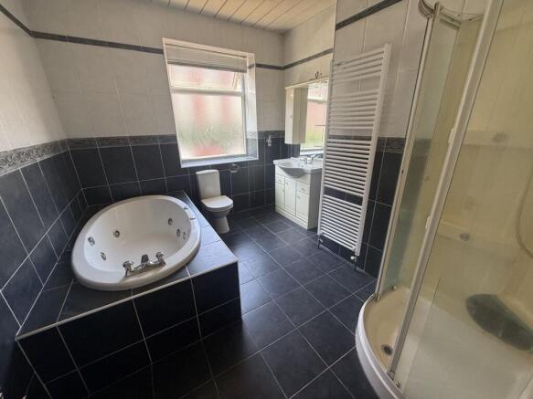 4 bed Terraced to rent Image 7