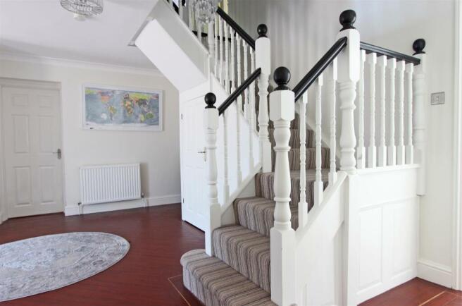 Warren Lodge Drive, Kingswood photo 4