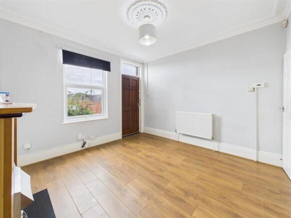 3 bed Terraced to rent Image 4
