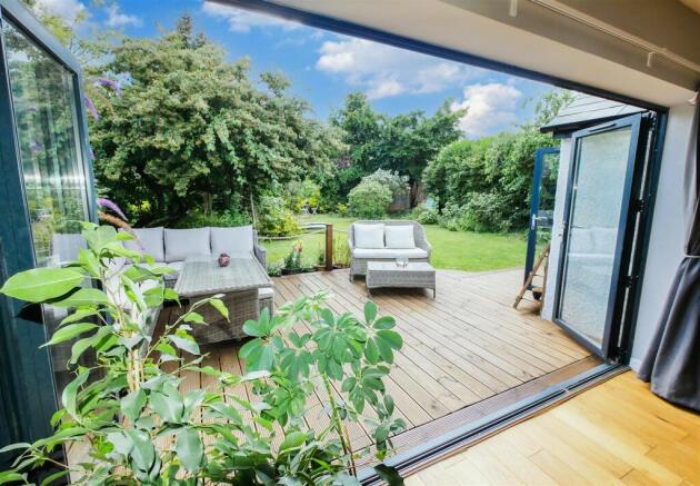 GARDEN DECKING