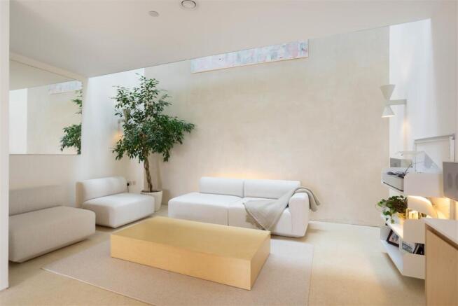 3 bed Town House for sale Image 4