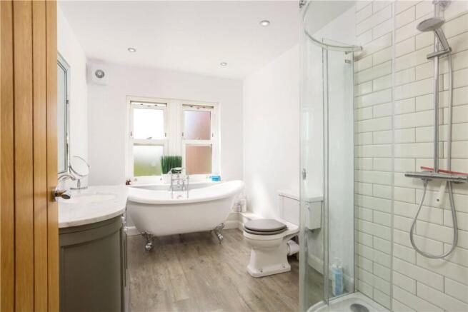 7 bed Detached for sale Image 11