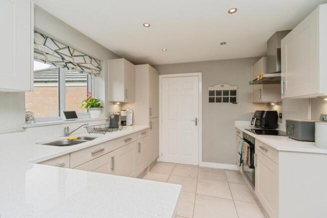 4 bed Detached for sale Image 7