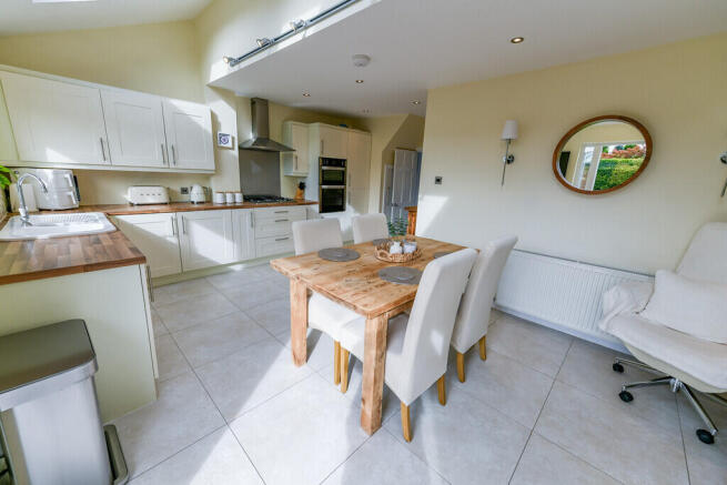 Eaton Drive, Timperley photo 4