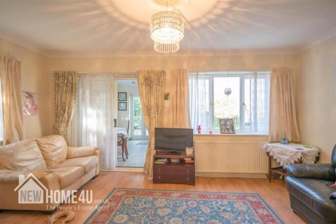 LOUNGE: