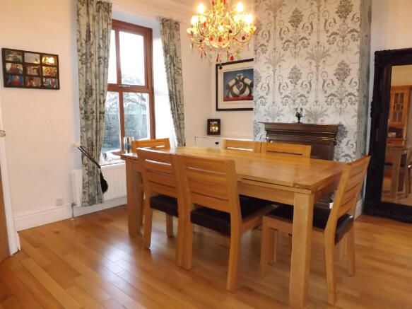 Sitting Room/Dining Room