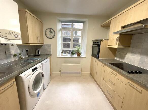 Kitchen 1.jpeg