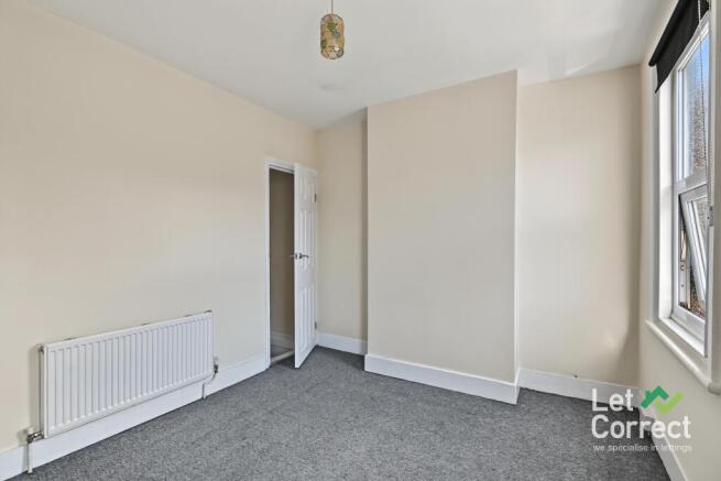 Bright & Spacious Main Bedroom