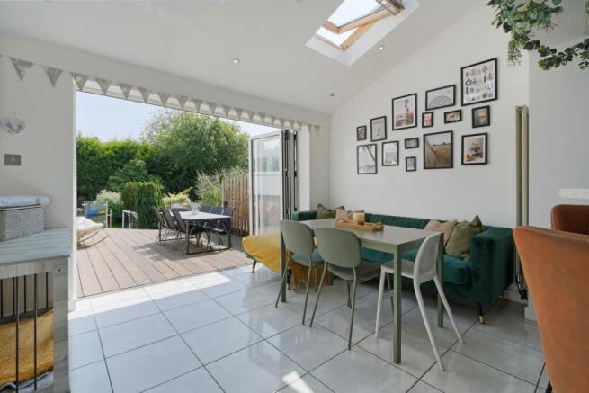 4 bed Semi-Detached for sale Image 5