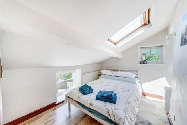 BEDROOM MASTER