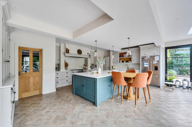 Woodham Waye, Woking, Surrey, GU21 photo 4
