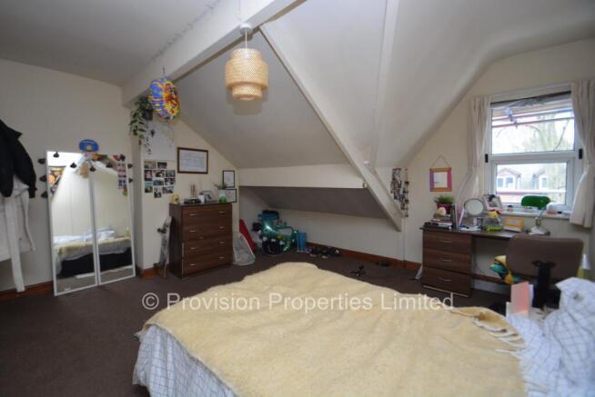 4 bed Terraced to rent Image 8