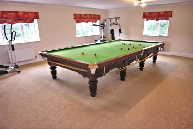 BED 6 & GAMES ROOM