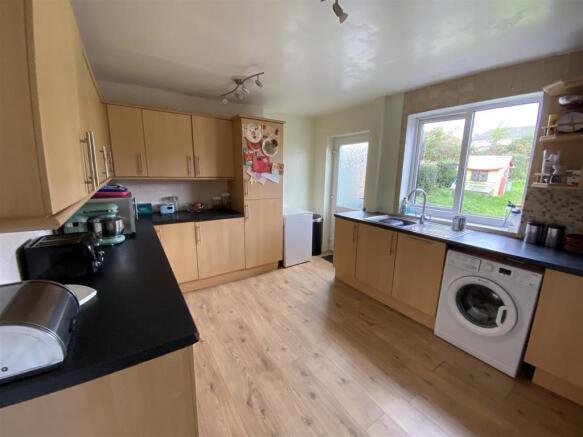 Kitchen: