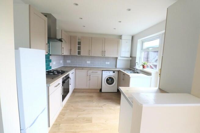 2 bed Detached Bungalow to rent Image 3