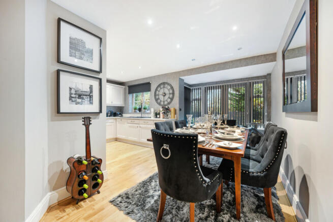 4 bed Semi-Detached for sale Image 8