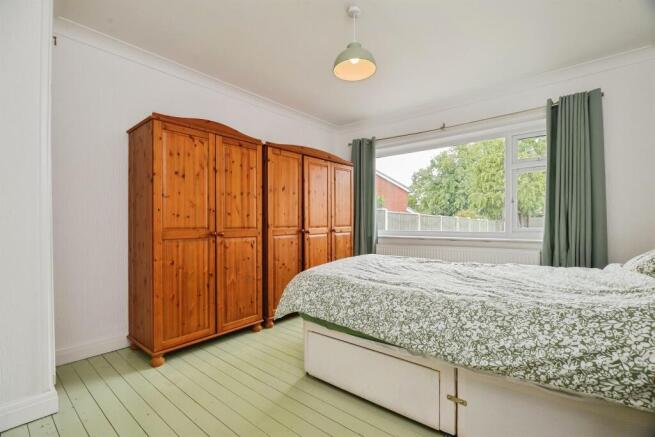 3 bed Semi-Detached Bungalow for sale Image 10