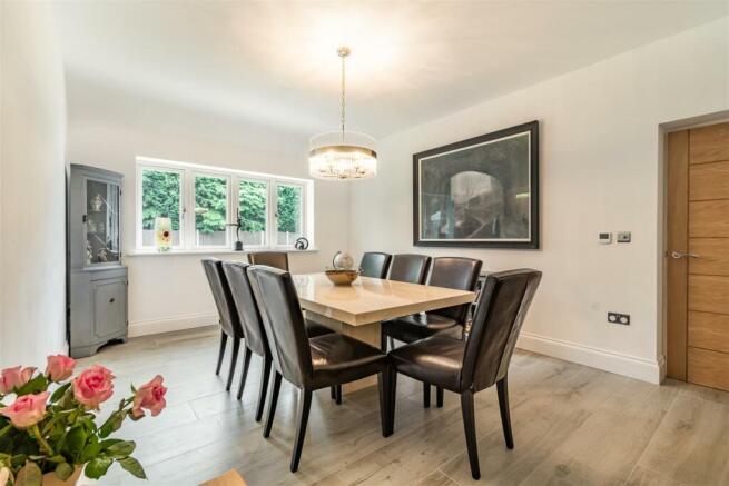 8551050-interior40.jpg