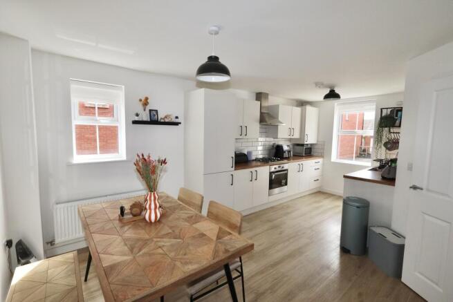 Kitchen / dining room
