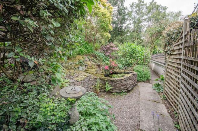 Rear garden pic 6.jpg